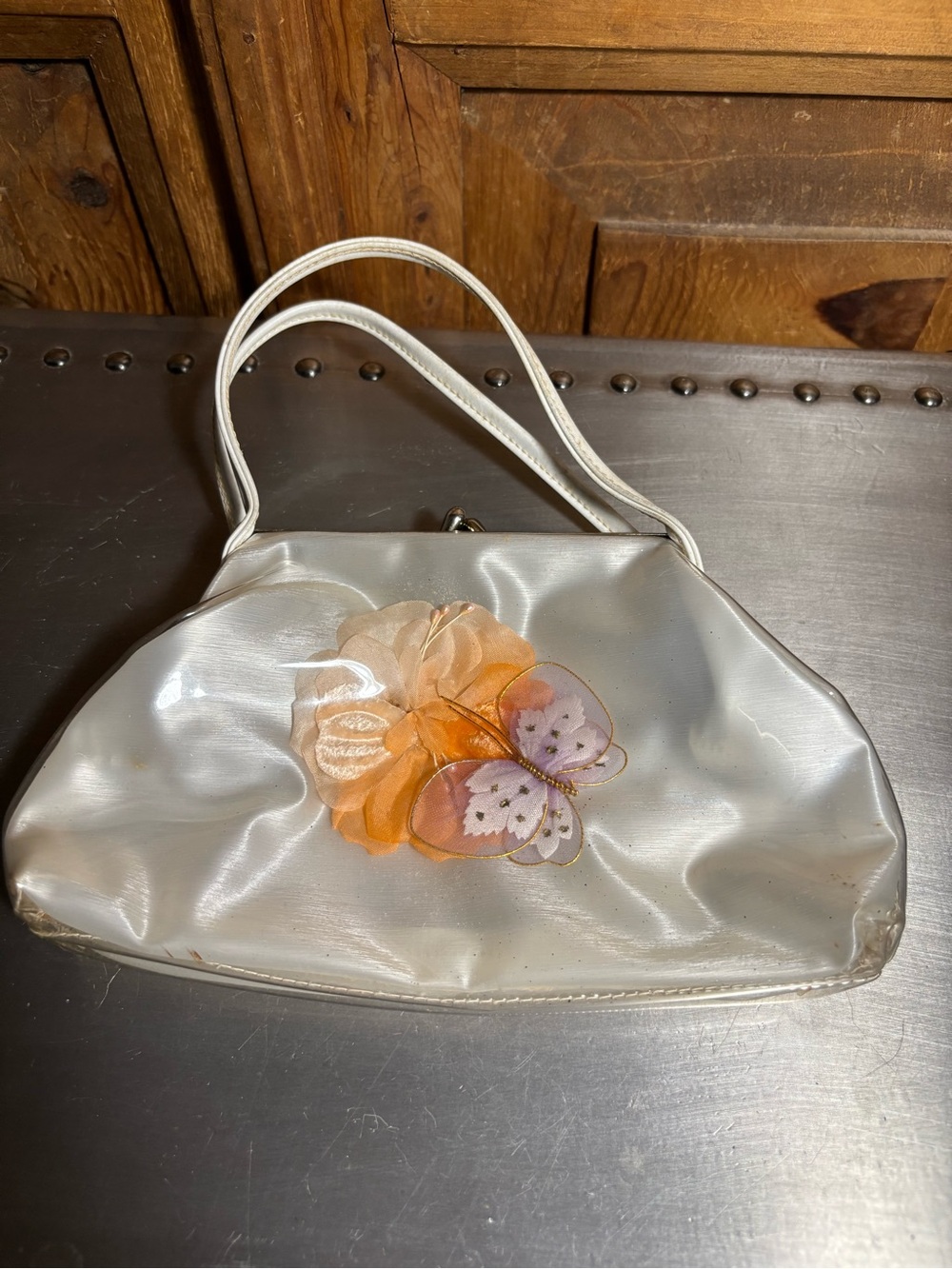 Vintage 50s White Floral Applique Plastic Handbag